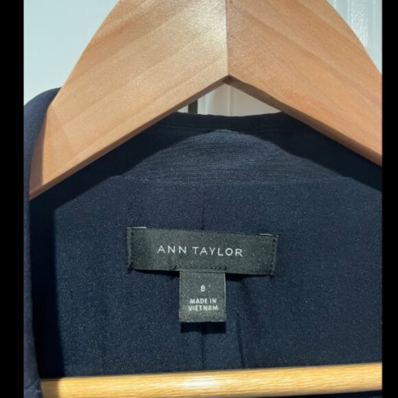 Ann Taylor - Notched One Button in Seasonless Stretch - Picture 6 of 6